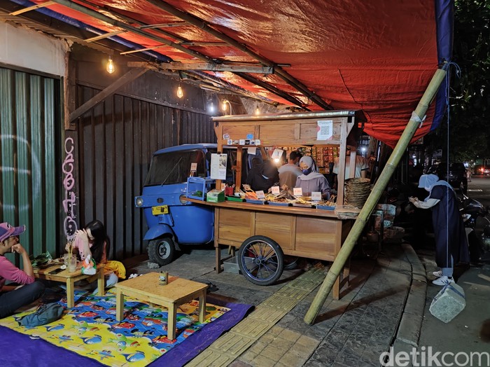 Keren! Kisah 4 Anak Muda Belia yang Sukses Buka Angkringan Perdapa