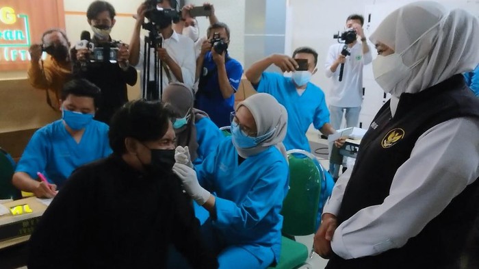 khofifah pantau vaksinasi di tulungagung