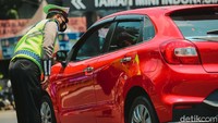Ganjil genap di lokasi wisata tidak mempengaruhi ketentuan berkendara di jalan-jalan sekitar lokasi. Pengaturan ganjil genap di Ancol dan TMII hanya dilakukan di pintu-pintu akses masuk ke tempat wisata.