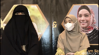 ternyata Larissa Chou sering curhan dengan Umi Raina soal banyaknay pria yang mengajak taaruf. Foto: Hanif/detikHOT