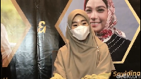 Nanti kita bersambung ya insyaallah, mudah-mudahan tahun depan, kata Rania Bawazier saat ditanya kemungkinan pernikahan Larissa di 2022. Foto: Hanif/detikHOT