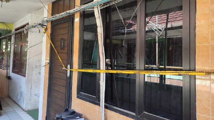 Lokasi pria tewas saat live TikTok di rusun di Jatinegara, Jakarta Timur, masih dipasangi garis polisi