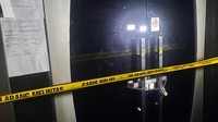 Jajaran Ditresnarkoba Narkoba Polda Metro Jaya menindak dua tempat karaoke Cikarang Selatan, Kabupaten Bekasi. Dua tempat karaoke itu nekat tetap buka saat PPKM level 3. (Foto: Yogi Ernes/detikcom)