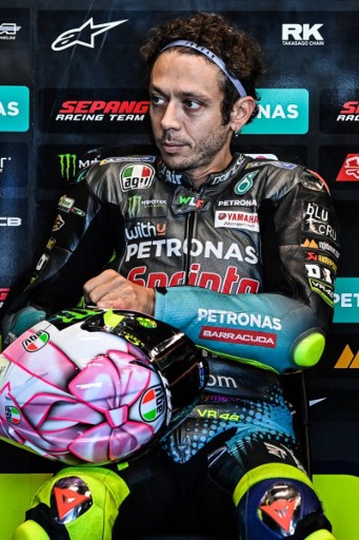 MOTO-PRIX-SMR-MOTOGP-PRACTICE, Valentino Rossi Yamaha-SRT Italian rider Valentino Rossi sits in the box within the third free practice session ahead of the San Marino MotoGP Grand Prix at the Misano World Circuit Marco-Simoncelli on September 18, 2021 in Misano Adriatico, Italy. (Photo by ANDREAS SOLARO / AFP)