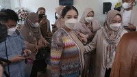 Nagita Slavina saat ditemui di sebuah klinik kecantikan di kawasan Depok pada Sabtu (18/9). Pool/Noel/detikFoto
