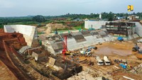 Penyediaan air irigasi akan dapat meningkatkan intensitas tanam daerah irigasi Jabung hingga 200%. Selain itu juga dapat dimanfaatkan untuk penyediaan air baku di Lampung Timur sebesar 0,80 m3/detik, reduksi banjir sebesar 83.1 m3/detik, konservasi air, dan pengembangan wisata.Foto: Dok. Kementerian PUPR