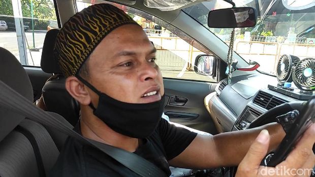 Pengendara yang diputar balik di Kawasan Ancol karena belum tahu adanya kebijakan ganjil genap