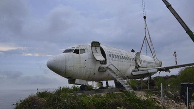 Pesawat Jet di Tebing Pantai Nyang Nyang Bali yang Curi Perhatian Dunia