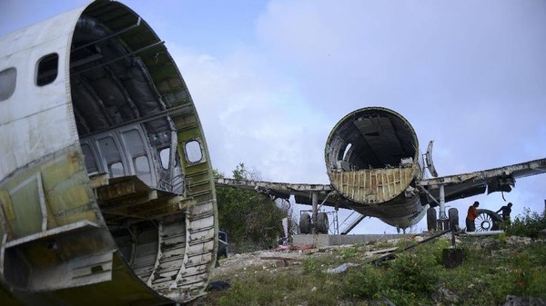 seorang penguasaha Rusia bernama Felix Demin, yang sudah tinggal di Bali yang membeli pesawat itu. (Sonny Tumbelaka/AFP) seorang penguasaha Rusia bernama Felix Demin, yang sudah tinggal di Bali yang membeli pesawat itu. (Sonny Tumbelaka/AFP)