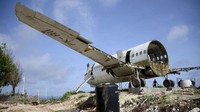 Demin membutuhkan waktu seminggu untuk merakit bagian-bagian jet ini. (Sonny Tumbelaka/AFP)