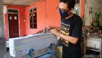 Untuk merampungkan satu unit miniatur memerlukan waktu yang tidak sebentar.