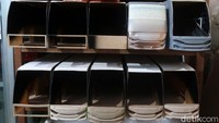 Pembuatan satu miniatur bus membutuhkan waktu 2 minggu sampai 2 bulan, tergantung tingkat kerumitan.