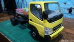 Awalnya Hobi, Pria Ini Bisnis Miniatur Bus Dibanderol Jutaan Rupiah