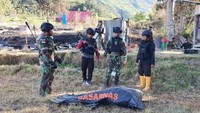 Jenazah Suster Gabriella Maelani akhirnya bisa dievakuasi pada Jumat (17/9) (dok TNI AD)