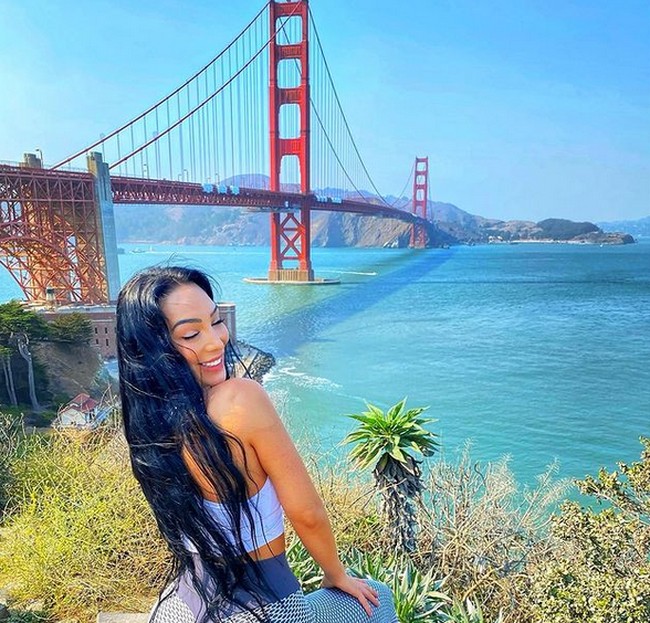 Model asal Irlandia Shahira Barry mengaku bahwa dia memiliki citra porno. Hal tersebut membuatnya kehilangan banyak pekerjaan. Foto: dok. Instagram/@shahirabarry