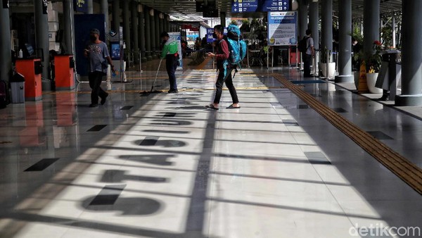 Saat ini Pasar Senen menjadi salah satu stasiun yang selalu dipadati traveler baik untuk wisata maupun mudik untuk kereta jarak jauh. Saat ini Pasar Senen menjadi salah satu stasiun yang selalu dipadati traveler baik untuk wisata maupun mudik untuk kereta jarak jauh.