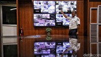 Perlu diketahui Stasiun Pasar Senen diresmikan oleh perusahaan kereta api swasta Bataviasche Ooster Spoorweg Maatschappij (BOSM) bersamaan pembukaan lintas Batavia (Jakarta)-Bekasi tanggal 31 Maret 1887.