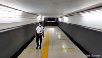 Perlu diketahui terowongan penumpang ini menjadi yang pertama dibangun di Indonesia. Dulunya ada dua stasiun yang memiliki teroeongan penumpang yang berada di bawah rel, yaitu Stasiun Pasar Senen, dan Stasiun Tugu.