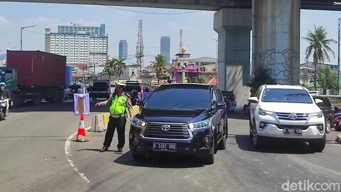 Suasana ganjil genap di kawasan Ancol Sabtu (18/9)