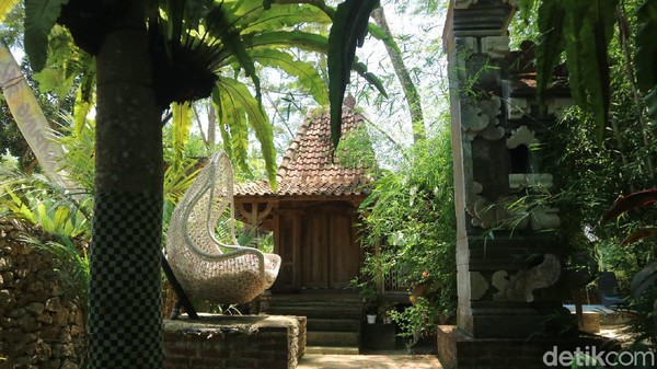 Wisata Udara Yoga sudah dibuka sejak 2018 lalu. Dahulu, lokasinya meripakan semak belukar yang memiliki banyak pohon. Wisata Udara Yoga sudah dibuka sejak 2018 lalu. Dahulu, lokasinya meripakan semak belukar yang memiliki banyak pohon.