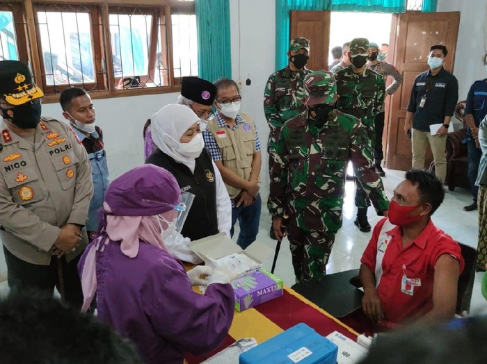 vaksinasi di kampus Institut Agama Islam (IAI) Al Qolam, Gondanglegi, Kabupaten Malang