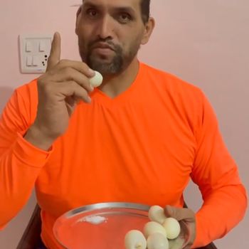 Wow! Pria Ini Melahap 32 Butir Telur Sekaligus Setiap Hari
