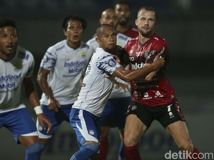 10 Pemain Bali United Tahan Imbang Persib Bandung