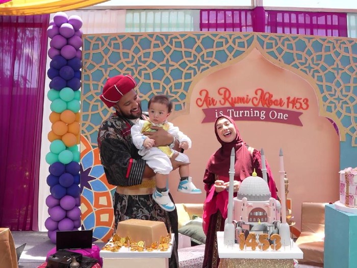 Pesta ulang tahun pertama Air Rumi Akbar 1453, putra Ammar Zoni dan Irish Bella