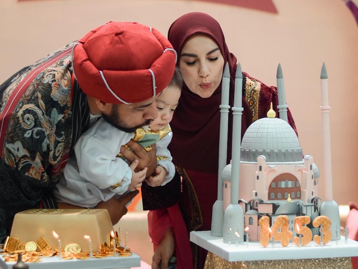 Pesta ulang tahun pertama Air Rumi Akbar 1453, putra Ammar Zoni dan Irish Bella
