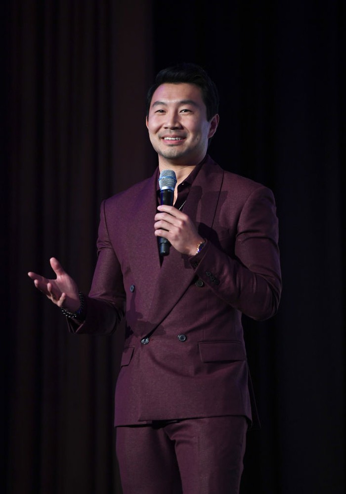 Aktor Simu Liu LONDON, ENGLAND - AUGUST 26: Simu Liu on stage at the