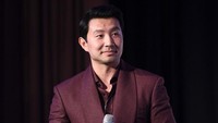 Sebelumnya Simu Liu juga diboikot oleh warga China karena mengatakan negara asal orang tuanya itu penuh dengan kelaparan dan kemiskinan.  Foto: Getty Images for Disney/Ian Gavan