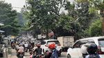 Antrean Panjang Kendaraan Saat Buka Tutup Jalur Puncak