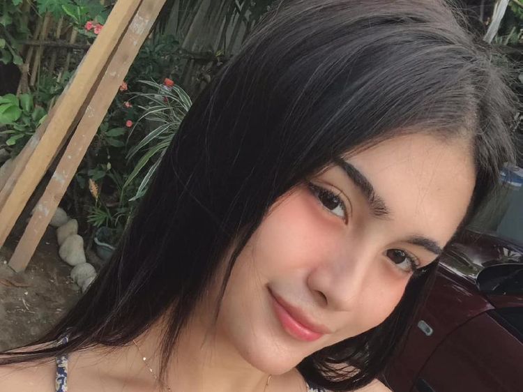 Kecantikan Wanita Ini Bikin Pria Terpesona, Tapi Foto Masa Lalunya Mengejutkan