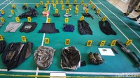 Kapolda Sulteng Irjen Rudy Sufahriadi mengatakan jasad kedua anggota MIT itu akan dievakuasi Minggu (19/9) pagi ini. Polisi juga mengamankan sejumlah barang bukti, di antaranya ada bom hingga senjata api.