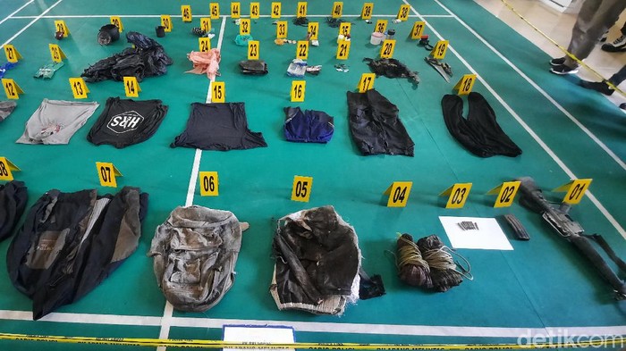 Barang bukti penembakan teroris MIT Ali Kalora Barang bukti penembakan teroris MIT Ali Kalora