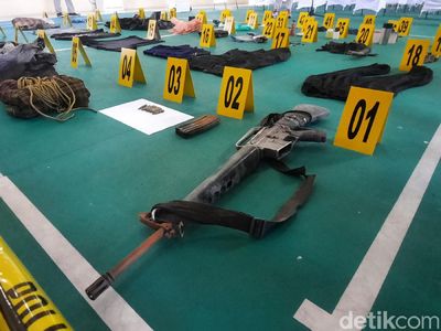 Potret Senpi Laras Panjang-Parang dari Kontak Tembak Tewaskan Ali Kalora