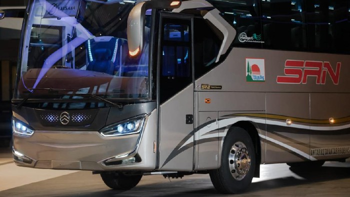 Bus single glass Laksana Legacy SR2 Panorama yang akan digunakan PO SAN Bus single glass Laksana Legacy SR2 Panorama yang akan digunakan PO SAN