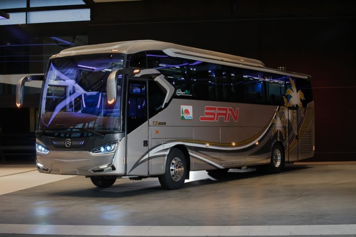 Bus single glass Laksana Legacy SR2 Panorama yang akan digunakan PO SAN