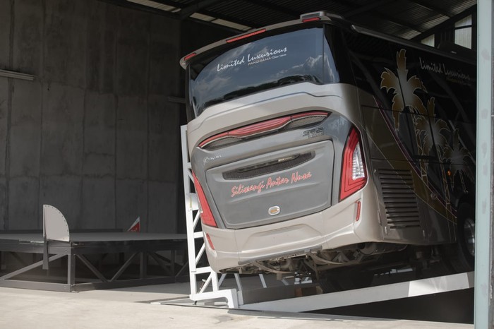 Bus single glass Laksana Legacy SR2 Panorama yang akan digunakan PO SAN Bus single glass Laksana Legacy SR2 Panorama yang akan digunakan PO SAN