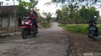 Selain ganti rugi, warga juga menginginkan direlokasi tidak jauh dari kampung. Atau tempat relokasi berada di sebelah desa yang tidak jauh dari proyek BG Karangnongko. Hanya saja wilayah yang dipilih warga itu adalah wilayah Kawasan Hutan Dengan Tujuan Khusus (KHDTK) yang saat ini dikelola oleh Fakultas Kehutanan Universitas Gajah Mada (UGM) Yogyakarta.