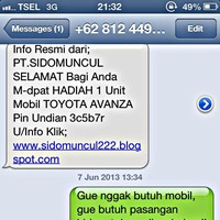 Kelakuan jomblo akut nih pasti. Sampai rela hadiahnya diganti sama pasangan hidup. Penipunya juga pasti jadi auto bingung baca balasan chatnya kalau kayak gini. Foto: Instagram/@humorsegar