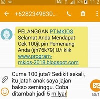 Niatnya mau nipu tapi malah diajak negosiasi. Makanya lain kali kalau mau menipu tawarin hadiahnya yang besar ya, jangan tanggung-tanggung. Foto: Instagram/@astutytresnawaty