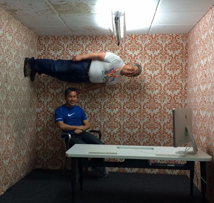 fotoinet membingungkan pikiran dan mata