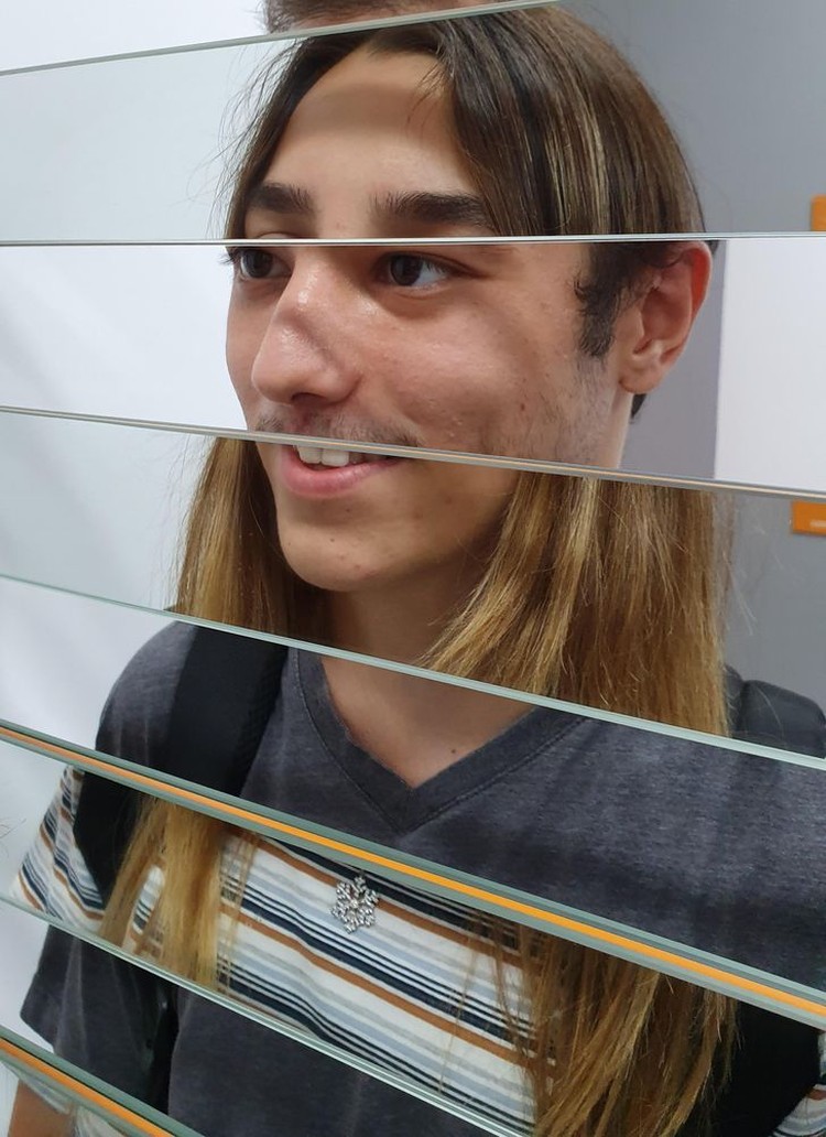 fotoinet membingungkan pikiran dan mata