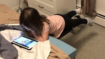 Mengejutkan melihatnya seolah terbang (bergaya foto levitasi) Foto: Brightside