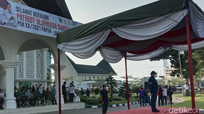 Gubsu Edy melepas atlet Sumut berangkat ke PON Papua