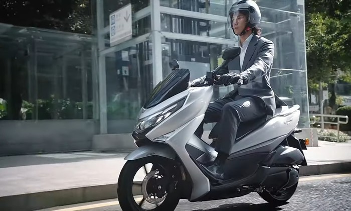 Haojue UHR 150 yang diprediksi akan menjadi Suzuki Burgman 150 Haojue UHR 150 yang diprediksi akan menjadi Suzuki Burgman 150