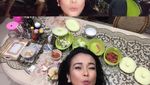 Intip Momen Jennifer Jill Saat Masak Pisang dan Floating Breakfast