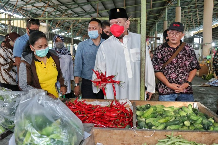 Ketua DPD minta vaksinasi pedagang pasar tradisional diprioritaskan.