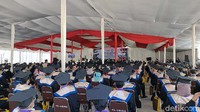 Avif mengaku bangga telah berhasil lulus dari kampus meskipun di bawah keterbatasan. Dia mengaku selalu tetap semangat dan menginspirasi orang lain.